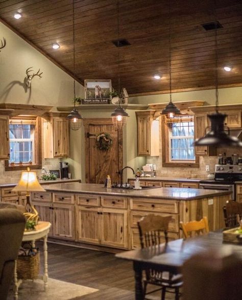 Rustic Kitchen Cabinets, Rustic Kitchen Design, New Kitchen Cabinets, Rustic Kitchen Decor, Wooden Cabinets, Style At Home, Kitchen Style, Log Homes, Kitchen Styling