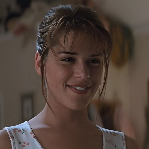 Sydney Prescott Hair, Sydney From Scream, Scream Sidney, Sydney Prescott, Sidney Scream, Scream Actors, Sidney Prescott, Scream 1, Scream Franchise