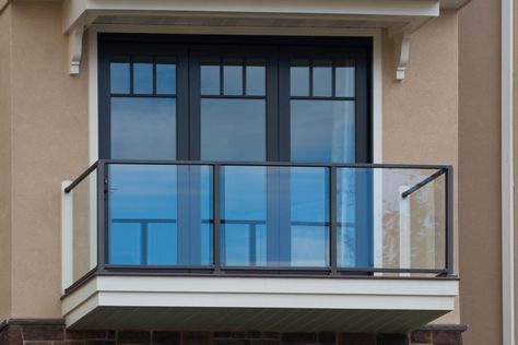 Aluminum Balcony Railing, Balcony Railing Ideas, Balcony Glass Railing Design, Glass Railing Design, Railing Stainless Steel, Balcony Gym, Veranda Railing, Glass Balcony Railing, Balcony Glass Design