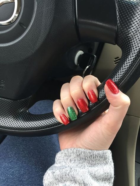 Red Green Christmas Nails, Nails Acrylic Red, Sparkly Christmas Nails, Green Christmas Nails, Small Snowflakes, Red Christmas Nails, Christmas Gel Nails, Christmas Nails Easy, Classy Christmas