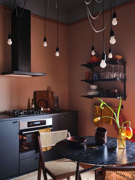 Small Attic Apartment, Small Attics, Pink Apartment, Scandinavian Apartment, Small Attic, Townhouse Designs, Cheap Kitchen, Black Kitchen, Kitchen Color