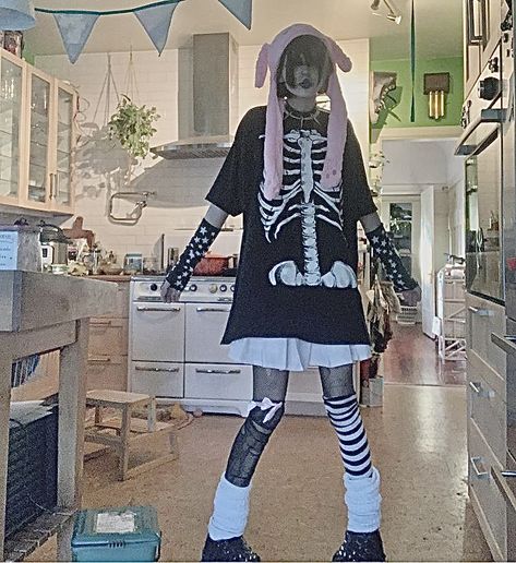 Creepycore Outfits, 2020 Alt Outfits, Goth Kawaii Outfits, Kawaii Goth Outfits, 2020 Core, Alt Clothes, Cute Goth, Pastel Goth Fashion, Alt Outfits