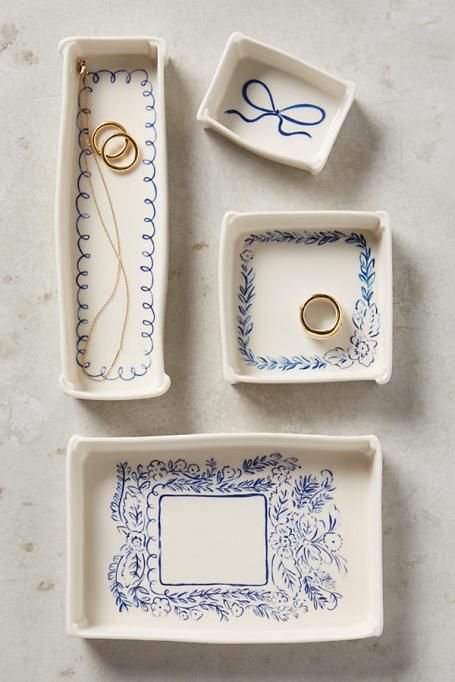 Indigo Illustration, Cerámica Ideas, Keramik Design, Pottery Painting, Diy Clay, Clay Projects, Trinket Dish, Ceramic Painting, Trinket Dishes