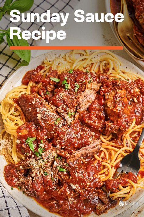 Sunday Sauce Recipe, Sugo Recipe, American Childhood, Italian Sauce Recipes, Italian Gravy, Italian Meat Sauce, Italian Pasta Sauce, Pasta With Meat Sauce, Spaghetti Meat Sauce