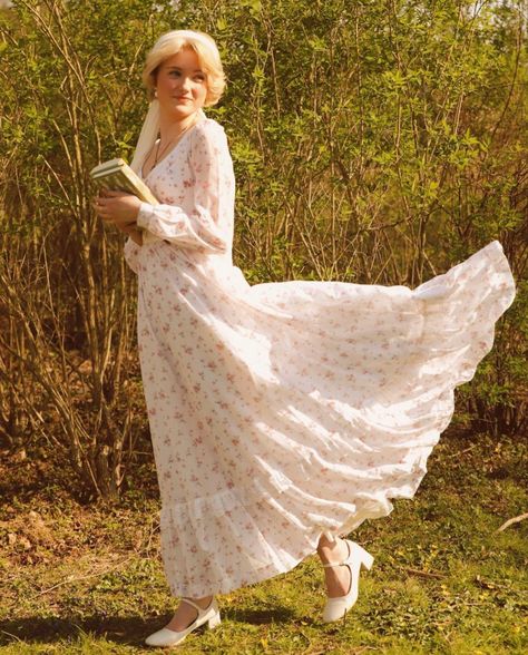 Vintage gunne sax dress Rose Nora Anna, Rose Van Rijn, 1970's Dresses, 1970's Aesthetic, Diana Rose, Rose Vans, Vintage Gunne Sax Dress, Loren Grey, Church Fits