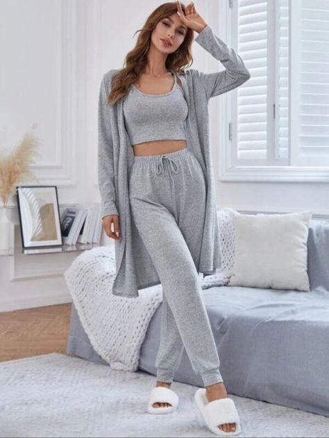 Great T-shirt! Took a little more and for the growth of 163 Super prspto! Even cotton it seems Lounge Wear Stylish, Casual New Years Eve Outfits, Tie Front Pants, Cute Lounge Outfits, Pajamas Fashion, Pijamas Women, Lounge Outfits, Blouse Crop, Crop Cami Top