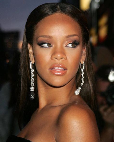 Rihanna 2000's, Rihanna Makeup, Hair Lifestyle, Rihanna Looks, Rihanna Riri, Bad Gal, Rihanna Fenty, Iconic Women, Fav Celebs