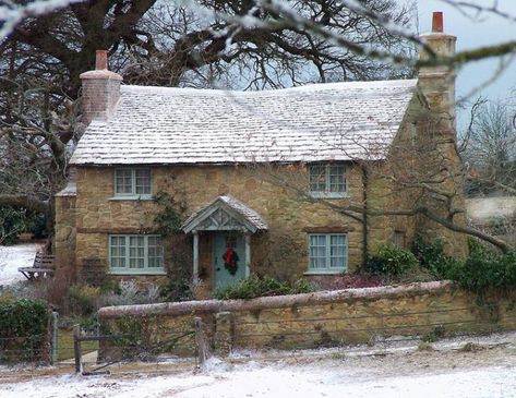 Rosehill Cottage, The Holiday Cottage, Casa Country, This Old House, Style Cottage, Dream Cottage, Aesthetic Decor, Cabins And Cottages, Old Stone