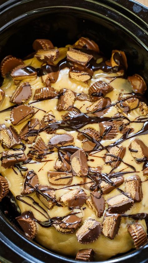 Slow Cooker Peanut Butter Chocolate Cake Desserts Potluck, Sully Cake, Peanut Butter Chocolate Cake, Butter Chocolate Cake, Slow Cooker Cake, Cooker Cake, Chocolate Peanut Butter Cake, Potluck Desserts, Crock Pot Desserts