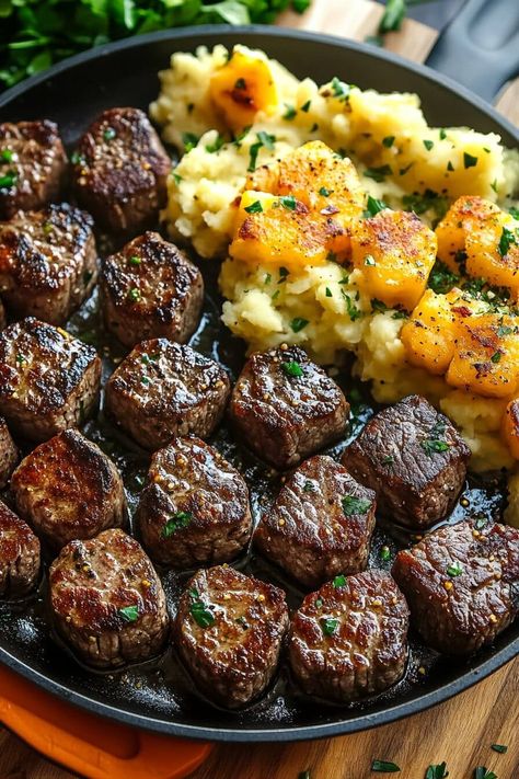 Steak Bites And Veggies, Sheet Pan Steak Bites, Steak Seasoning Recipes, Healthy Budget Meals, Steak Bites With Garlic Butter, Season Steak Recipes, Garlic Butter Steak Bites, Butter Steak Bites, Steak Dinner Recipes