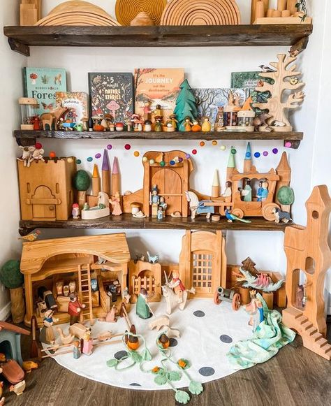 Waldorf Room At Home, Waldorf Doll House, Waldorf Toys Diy, Waldorf Playroom At Home, Steiner Playroom, Waldorf Bedroom, Waldorf Room, Ostheimer Toys, Waldorf Dollhouse