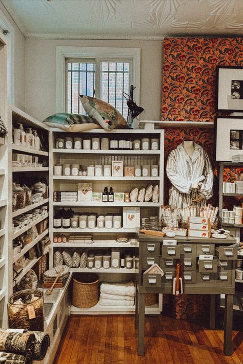 my go to recommendations for retail shops and boutiques in the DC area General Store Ideas Small Towns, Mini Boutique Store Ideas, Vintage Store Fronts, General Store Ideas, Furniture Store Display, Vintage Furniture Store, Mini Boutique, Real Estate Design, Estate Design