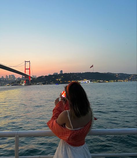 Turkiye istanbul Istanbul Pictures Ideas, Istanbul Travel Photography, Istanbul Photo Spots, Poses In Istanbul, Istanbul Pose Ideas, Istanbul Turkey Photo Ideas, Istanbul Picture Ideas, Istanbul Outfit Ideas Summer, Istanbul Instagram Photos