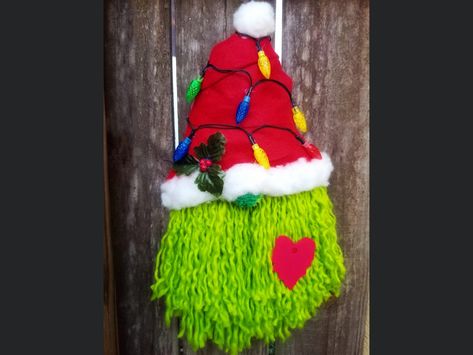 Grinch Gnome Wreath, Grinch Gnome, Gnome Crafts, Gnome Diy, Xmas 2022, Gnome Wreath, Gnome Tutorial, Grinch Christmas Decorations, Merry Grinchmas