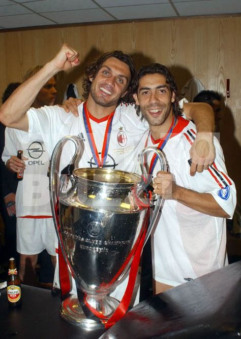 RUI with Maldini and the champions league great memories Maldini And Nesta, Football Pfp, Portugal Fc, Milan Wallpaper, Paolo Maldini, Beyonce Outfits, European Cup, Shoes Sneakers Nike, Soccer Pictures