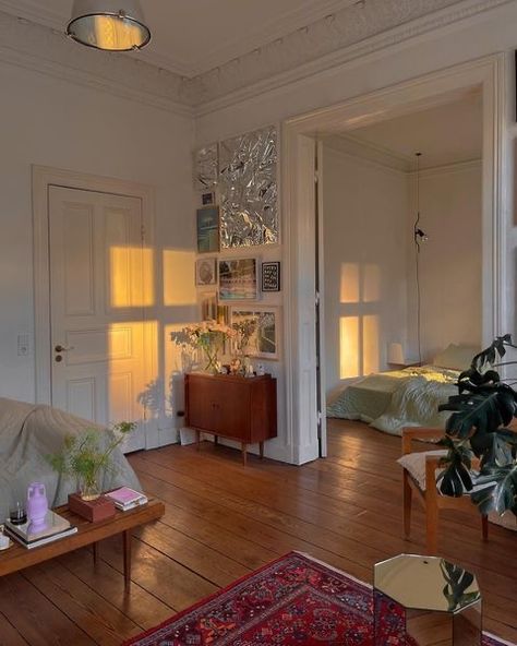 Apartment French Doors, Germany Apartment Interior, Berlin Apartment Interior, European Apartment Aesthetic, French Apartment Interior, French Apartment Aesthetic, European Apartment, Dream House Bedroom, Vienna Apartment