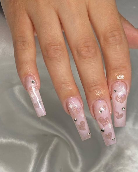 Airbrush Nail, Airbrush Nail Art, Airbrush Nails, Cute Acrylic Nail Designs, Minimalist Nails, Heart Nails, Pink Hearts, Pretty Acrylic Nails, Best Acrylic Nails