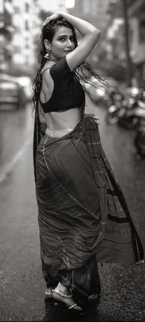 Fatima Sana Shaikh, Fashion Model Poses, Woman Sketch, Indian Photoshoot, Hollywood Movies, Saree Photoshoot, Bridal Photoshoot, Bollywood Girls, Upcoming Movies