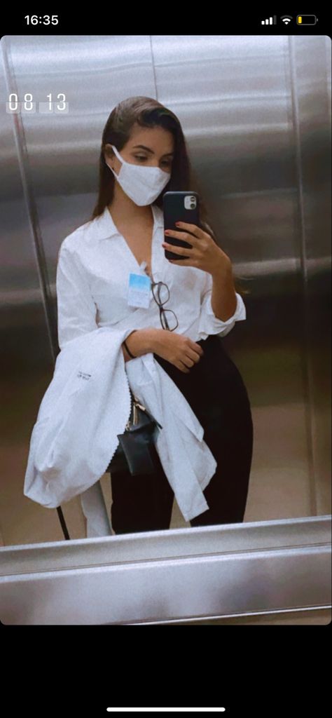 Medical Student Outfit, Medical Photography, Medical Student Motivation, Nurse Aesthetic, Doctor Outfit, Taking A Picture, Scrubs Outfit, Medical Outfit, Female Doctor