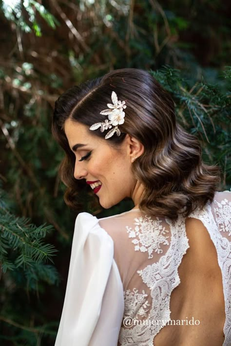 Hair Pinned Back On One Side Wedding, Short Straight Wedding Hairstyles, Bride Hair Down To The Side, Medium Bridal Hair Down, Engagement Hairstyles Short Hair, Hollywood Waves Short Hair Wedding, Short Hair Hollywood Waves, Bride Hairstyles Short Hair, Bridal Hair Shoulder Length