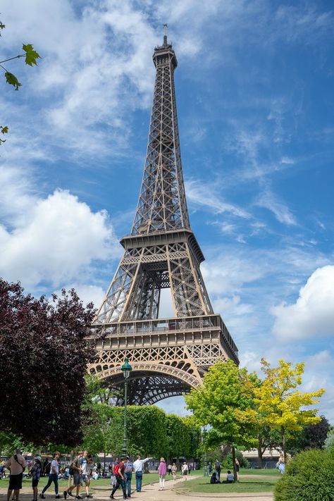 unefemme.net | Eiffel Tower in Paris as viewed from base. French Lifestyle Aesthetic, Eiffel Tower In Paris, Paris Landmarks, Tower In Paris, Green Granite, Sidewalk Cafe, The Mona Lisa, French Summer, French Lifestyle