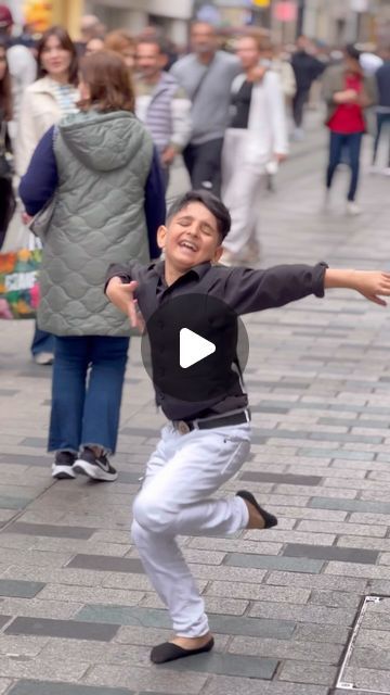 Dance Online on Instagram: "🇹🇷🇹🇷🇹🇷" Children Dance Video, Kids Dancers, Happy Dance Video, Funny Dances, Dance Video Song, Funny Babies Dancing, Children Dancing, Everybody Dance Now, Dance Competitions