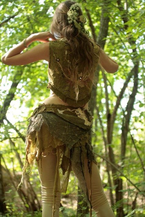 Witch Inspiration, Forest Enchanted, Woods Outfit, Goddess Power, Woodland Nymph, Wood Nymph, Woodland Elf, Wood Nymphs, Forest Witch