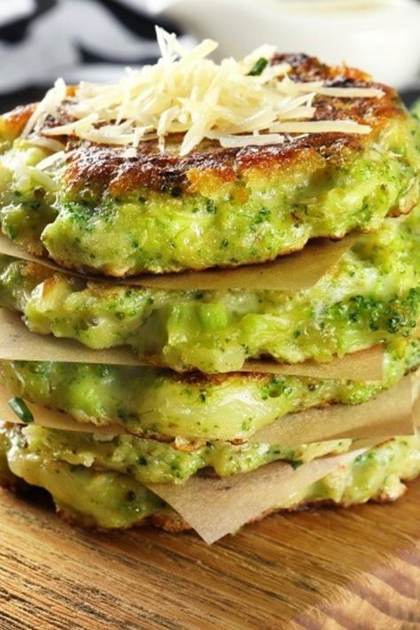 Plats Healthy, Cheese Pancakes, Pancakes Ingredients, Carbonated Water, Healthy Menu, Broccoli Cheese, Keto Challenge, Lunch Recipes Healthy, Batch Cooking