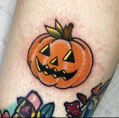 Traditional Tattoo Halloween, Cute Halloween Tattoos, Pop Art Tattoos, Lantern Tattoo, Pumpkin Tattoo, Soul Tattoo, Spooky Tattoos, Halloween Tattoo, Halloween Tattoos