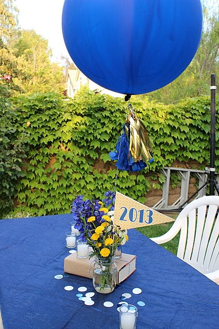 Entertaining for Everyday Life Graduation Table Centerpieces, Blue Graduation Party, Graduation Party Pictures, Backyard Graduation Party, Senior Graduation Party, Gold Graduation Party, Graduation Party High, Graduation Tables, Graduation Party Diy