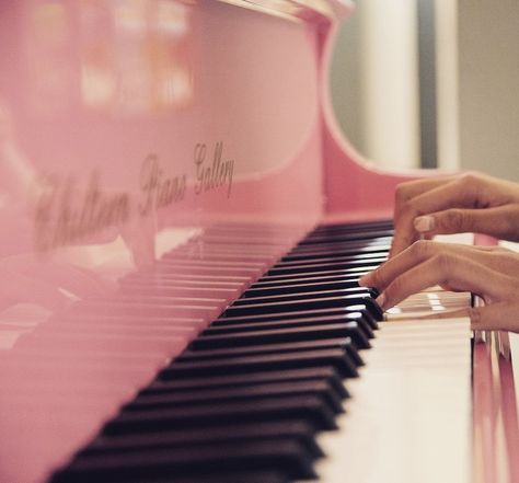 Piano Aesthetic Pink, Pink Piano Aesthetic, Raneem Core, Music Pink Aesthetic, Pink Aesthetic Music, Pink Music Aesthetic, Grand Piano Decor, Piano Room Decor, Legacy Of Gods Rina Kent