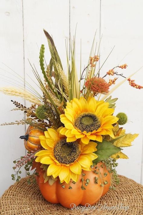 Fall Pumpkin Flower Centerpiece, Autumn Table Centrepieces, Harvest Floral Arrangements, Autumn Centerpieces, 100 Birthday, Fall Pumpkin Centerpieces, Thanksgiving Flowers, Fall Decor Wreaths, Pumpkin Vase