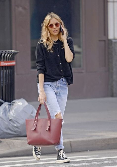 Sienna Miller Style, Denim Street Style, Clothes For Women Over 50, Look Retro, Mode Boho, Sienna Miller, Outfit Look, Celebrity Street Style, Mode Inspo