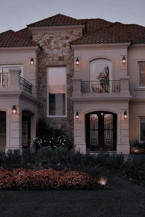 Goth Mansion, Mansion Aesthetic, Hawthorne House, Mansion Exterior, Modern Lake House, House Decorating Ideas Apartments, Dream Mansion, Stairway Design, Casas Coloniales