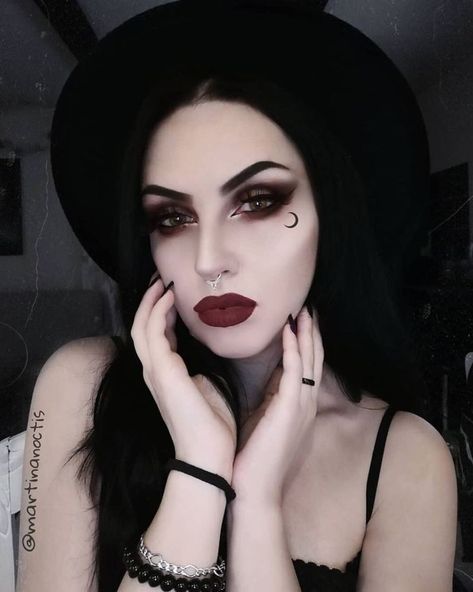 Dramatic Witch Makeup, Witchy Eye Makeup, Pretty Witch Makeup, Black Dress Costume, Makeup Witch, Dnd Sorcerer, Witchy Makeup, Local Cryptid, Goth Make Up