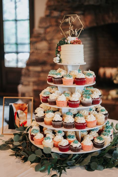 Wedding Cake 1 Tier With Cupcakes, Wedding Cakes Small Simple, Wedding Cake For Bride And Groom Only, Minimalist Wedding Cake With Cupcakes, Two Tier Wedding Cake And Cupcakes, Simple Wedding Cakes With Cupcakes, One Tier Wedding Cake With Cupcakes, Small Wedding Cake For Bride And Groom, Small Bride And Groom Cake