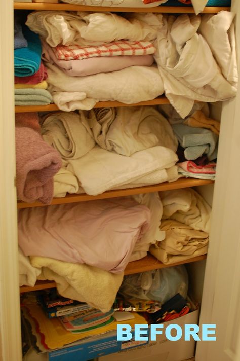 Dollar Store Organizing Ideas, Small Linen Closets, Closet Redo, Organizing Linens, Dollar Tree Organization, Dollar Store Diy Organization, Linen Closet Organization, Summer Mantle Decor, Closet Organization Diy