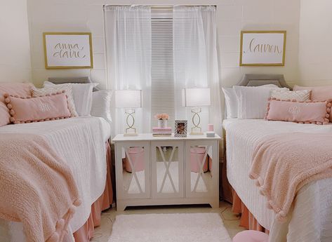 Baby Pink Dorm Room, Cute Dorm Room Ideas Pink, Blush Pink Dorm Room, Suite Style Dorm, Light Pink Dorm Room Ideas, Dorm Room Ideas Light Pink, Pink And White Dorm Room, Light Pink Dorm Room, Simple Dorm Room Ideas