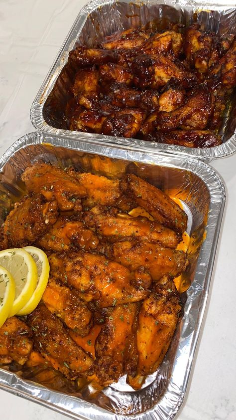 Wing Night Party Ideas, Hot Wings Aesthetic, Grill Food Ideas Summer, Hot Lemon Pepper Wings, Wings Honey Bbq, Hot Honey Lemon Pepper Wings, Wings Platter, Flavored Wings, Hot Honey Wings