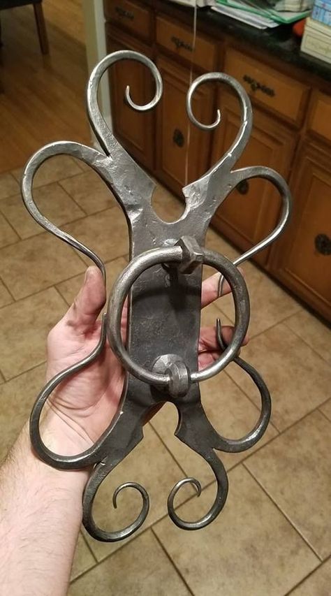 Gas Forge, Blacksmith Forge, Blacksmith Tools, Blacksmith Projects, Blacksmith Shop, Diy Welding, Forging Metal, Doors And Hardware, Steel Art