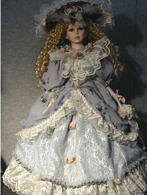 Antique Porcelain Dolls Victorian, Dolls Porcelain, Victorian Fashion Dresses, Vintage Porcelain Dolls, Antique Porcelain Dolls, Barbie Wedding Dress, Dolls Dress, Doll Aesthetic, Victorian Dolls