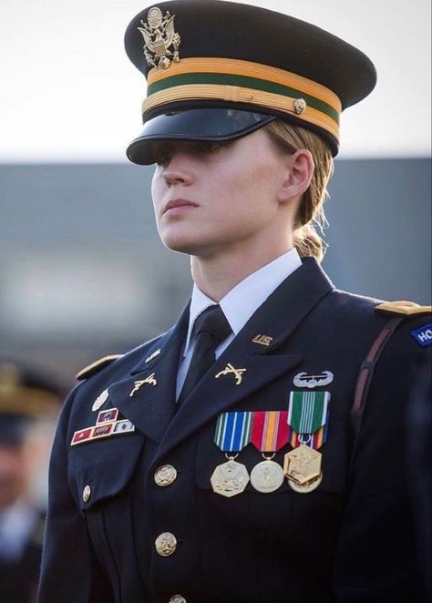 Women's Military Uniform, Freedom And Peace, Women Soldiers, Military Woman, Military Aesthetic, Army Women, Hottest Women, Military Girl, Police Women