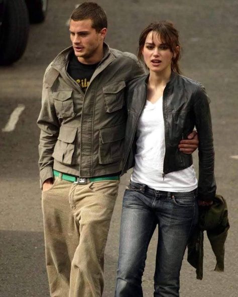 MEMORIES... Jamie e Keira.. 20 aprile 2004, in Notting Hill... Keira Knightley Street Style, 00’s Fashion, Keira Knightley Style, 2005 Fashion, Kiera Knightly, Keira Knightly, Venus Fashion, Outfits 2000s, Facebook Link