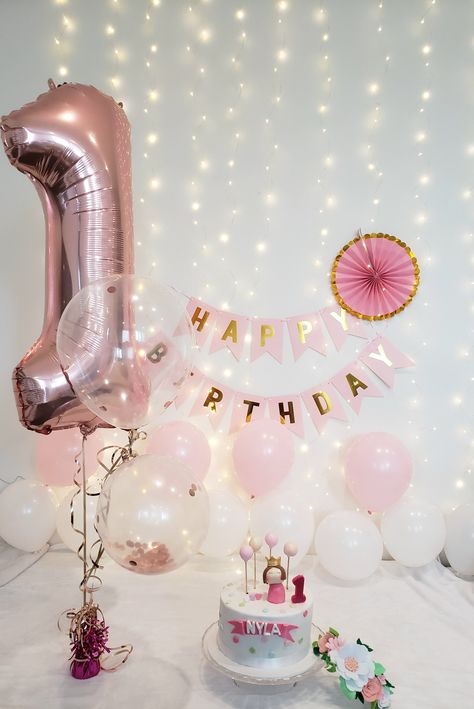 One Year At Home Photoshoot, 1 Year Birthday Balloons, Simple Home Decoration For Birthday, 1st Bday Decoration At Home, Home First Birthday Photoshoot, 1st Birthday Home Photoshoot, 1st Birthday Photoshoot Ideas At Home, Birthday Balloon Decorations Simple, Diy 1 Year Birthday Decor