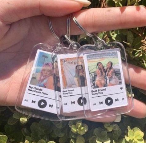 Song Keychain, Spotify Keychain, Album Keychain, Small Gifts For Friends, Boyfriends Mom Gifts, Cute Gifts For Friends, Creative Birthday Gifts, Cute Birthday Gift, Boy Best Friend