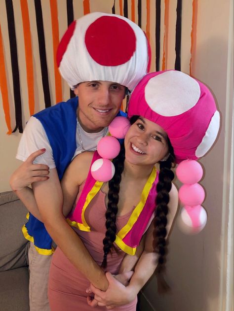 Toad Mario Costume, Mario Party Costume, Costume Diy Women, Toad And Toadette, Toadette Costume, Mario Costume Diy, Mario Brothers Costumes, Cute Couple Halloween, Mario Halloween Costumes