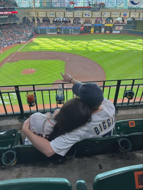 Couples photo ideas for baseball games. astros game 2023 Cute Sports Couples, Baseball Game Photo Ideas, Cute Baseball Couples, Baseball Bf, Sport Couple, Couples Sports, Wes Bennett, Baseball Boyfriend, Baseball Couples