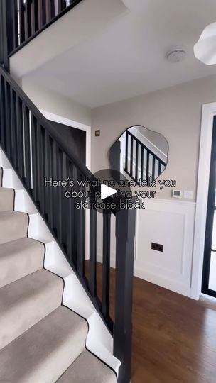 Black Painted Stairs, Staircase Black, Dark Staircase, Stairs And Hallway Ideas, Black Stair Railing, Hallway Panelling, Paint Clay, Black Staircase, Painted Staircases