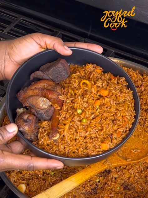 Jollof Rice Ingredients, Jollof Rice Recipe Ghana, Party Jollof Rice, One Hour Later, Nigerian Fried Rice, Onion Curry, Bigger Buttocks, Nigeria Food, Southern Comfort Recipes