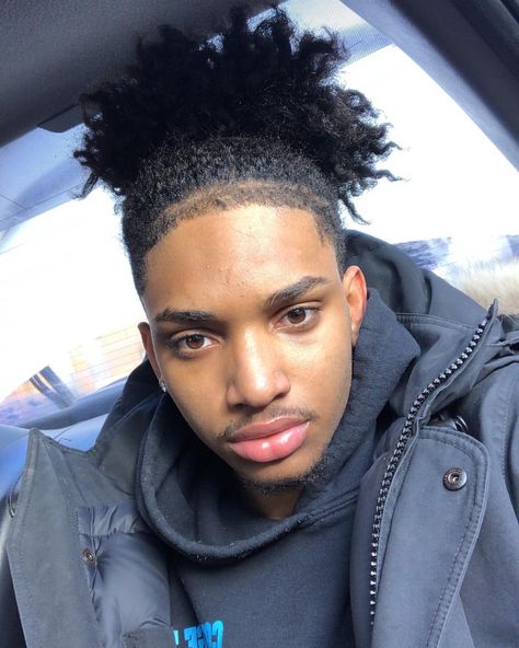 Instagram boy looking cute in all black with a man pony tail type Black Man Ponytail, Boys Ponytail, Taper Fade Long Hair, Man Ponytail, Natural Hair Men, Black Hair Cuts, Men Haircut Curly Hair, Braids For Boys, Cute Lightskinned Boys